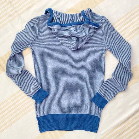 💯%Cotton, Soft, Lightweight and Comfy! Blue Striped, Hooded, Scoopneck Sweater - Picture 3 of 12